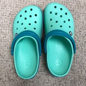 NWOT Teal Crocs Size 8
